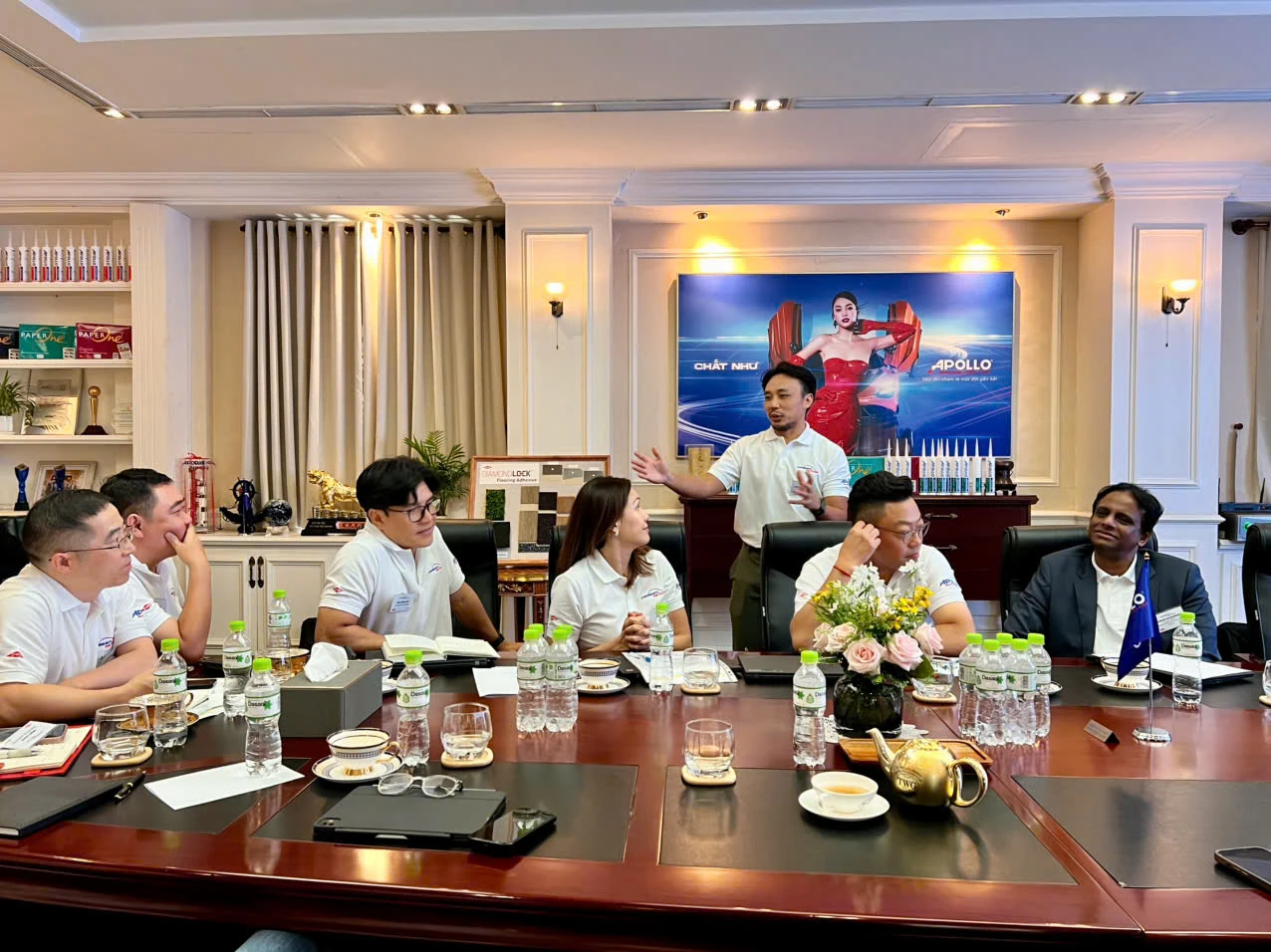 https://static.quochuyanhcorp.vn/22161/2025/Stepping into the future/z6833147300384_81c6493b796387ecef554b4d2b314ba5.jpg